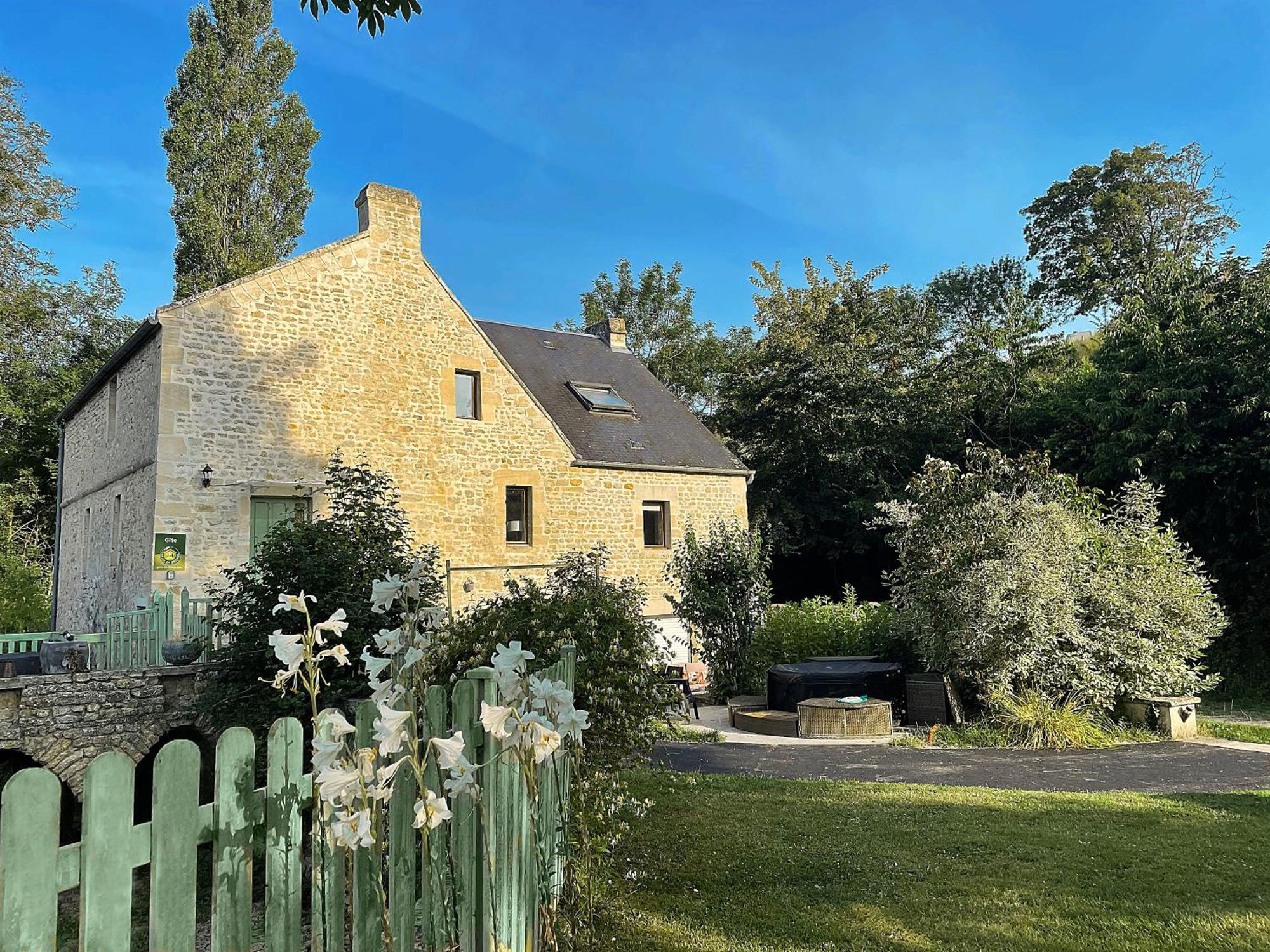 Les 2 Gites Des Chambres De Capucine Carcagny Exterior photo